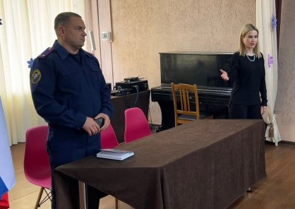 Руководитель межрайонного следственного отдела провел правовое занятие для школьников в городе Клинцы Брянской области